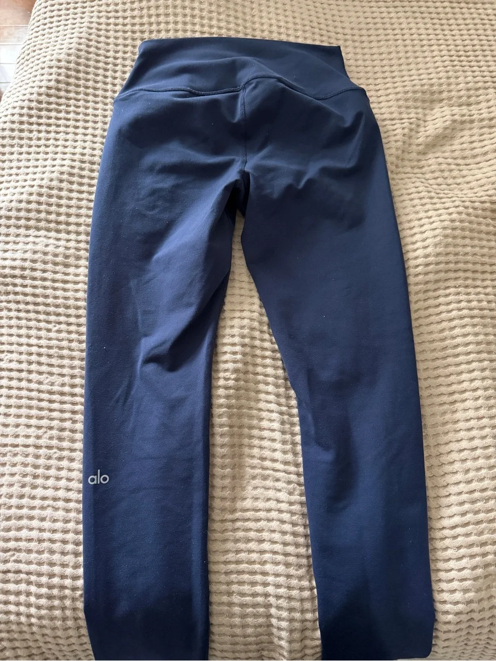 ALO Leggings - Picture 2 of 3